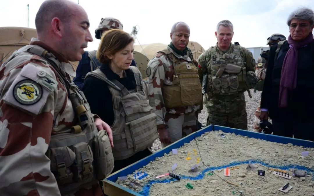 Francouzský plukovník čelí trestu za kritiku taktiky USA a SDF proti IS