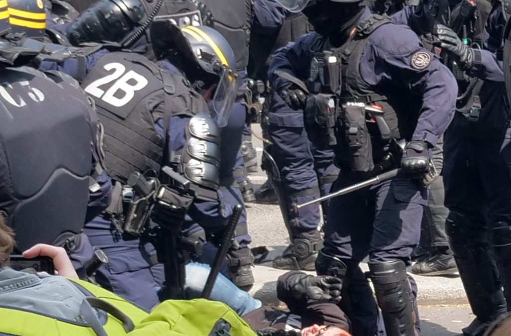 Brutalita policie ve Francii stoupá